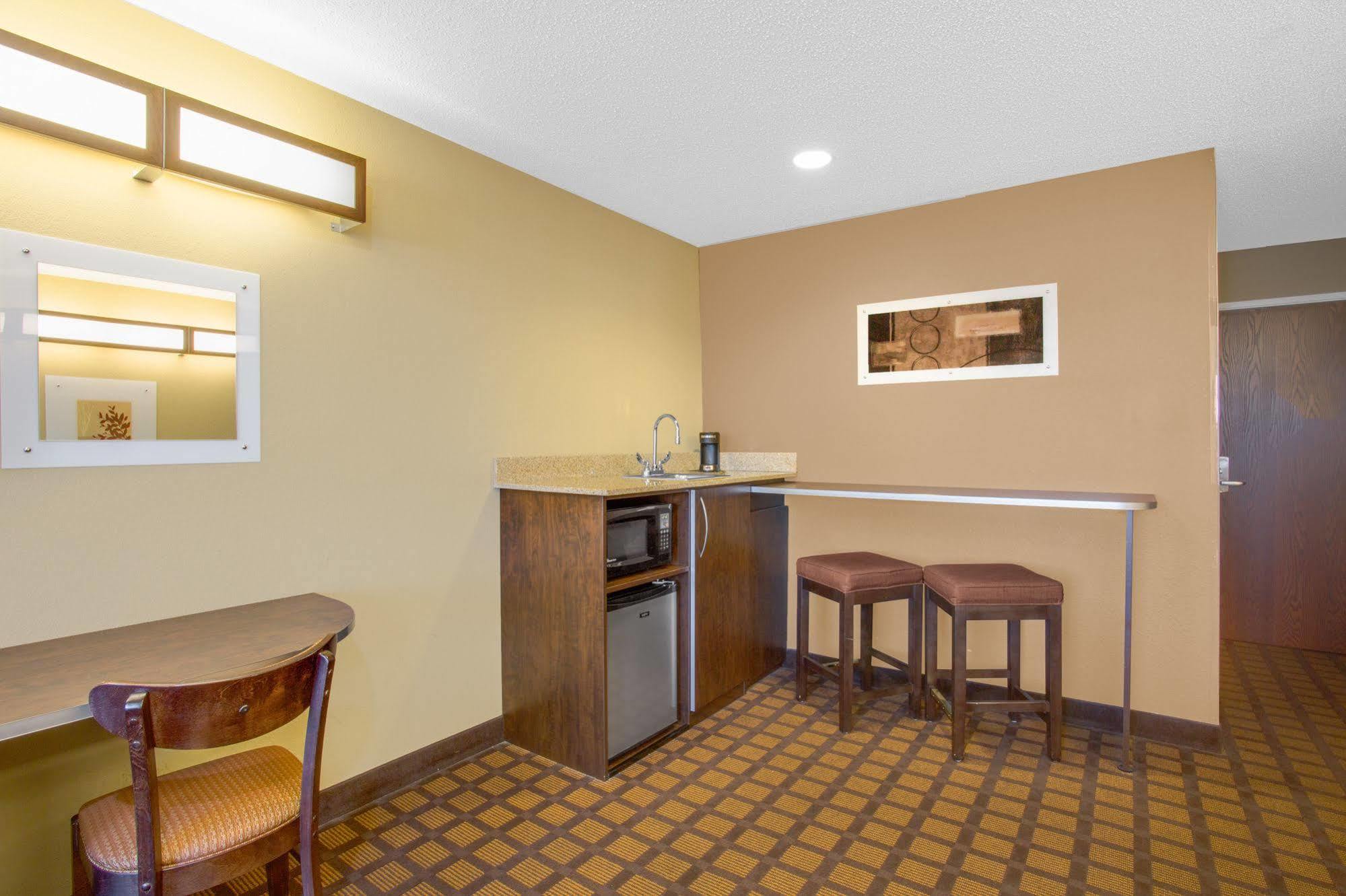 Microtel & By Wyndham Hotel 3*